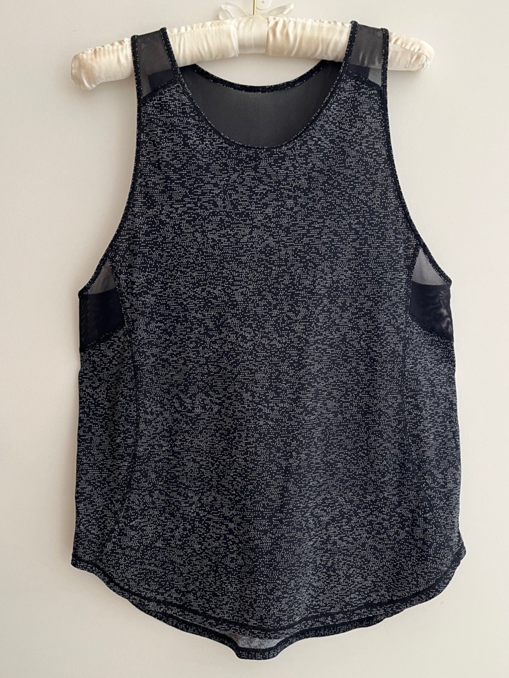 LULULEMON Sculpt Tank II Soundwave White Black Relaxed Fit Hip Length Run Gym